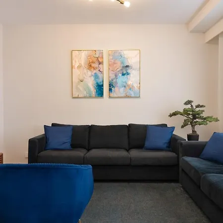 Apartment Invicta Premium - 4br Downtown With Ac