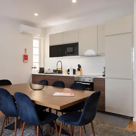 Apartment Invicta Premium - 4br Downtown With Ac